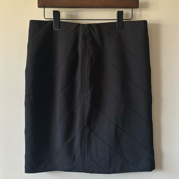WHITE HOUSE BLACK MARKET INSTANTLY SLIMMING BLACK CHEVRON PENCIL SKIRT SIZE 12 - Picture 1 of 4